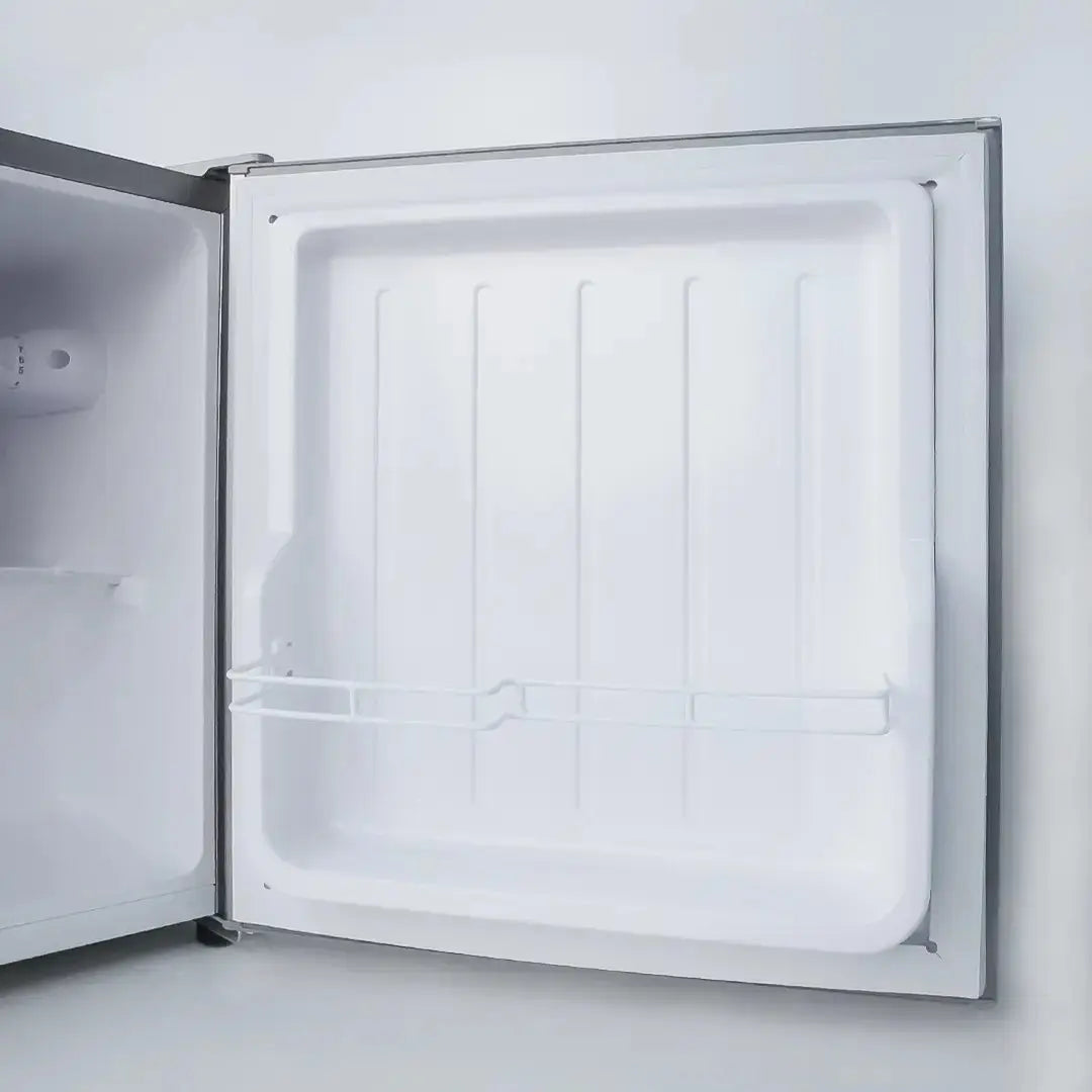 1.5 Cu.Ft. Mini Fridge CR16 Upstreman