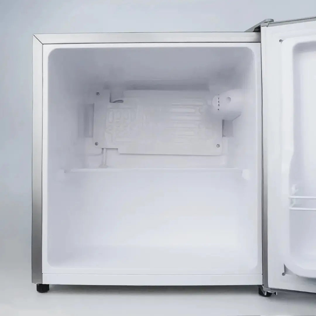 1.5 Cu.Ft. Mini Fridge CR16 Upstreman